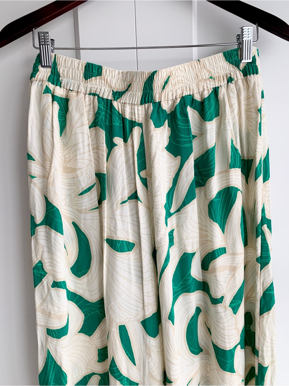 Mint Velvet Two-Piece Floral Set in Cream & Green size L and US 10 - Picture 7 of 15